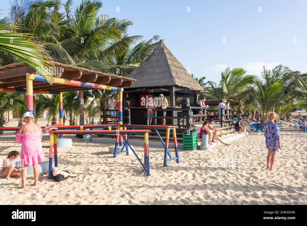 Bar sulla spiaggia, Rui Funana Hotel, Santa Maria, SAL, República de Cabo (Capo Verde) Foto Stock