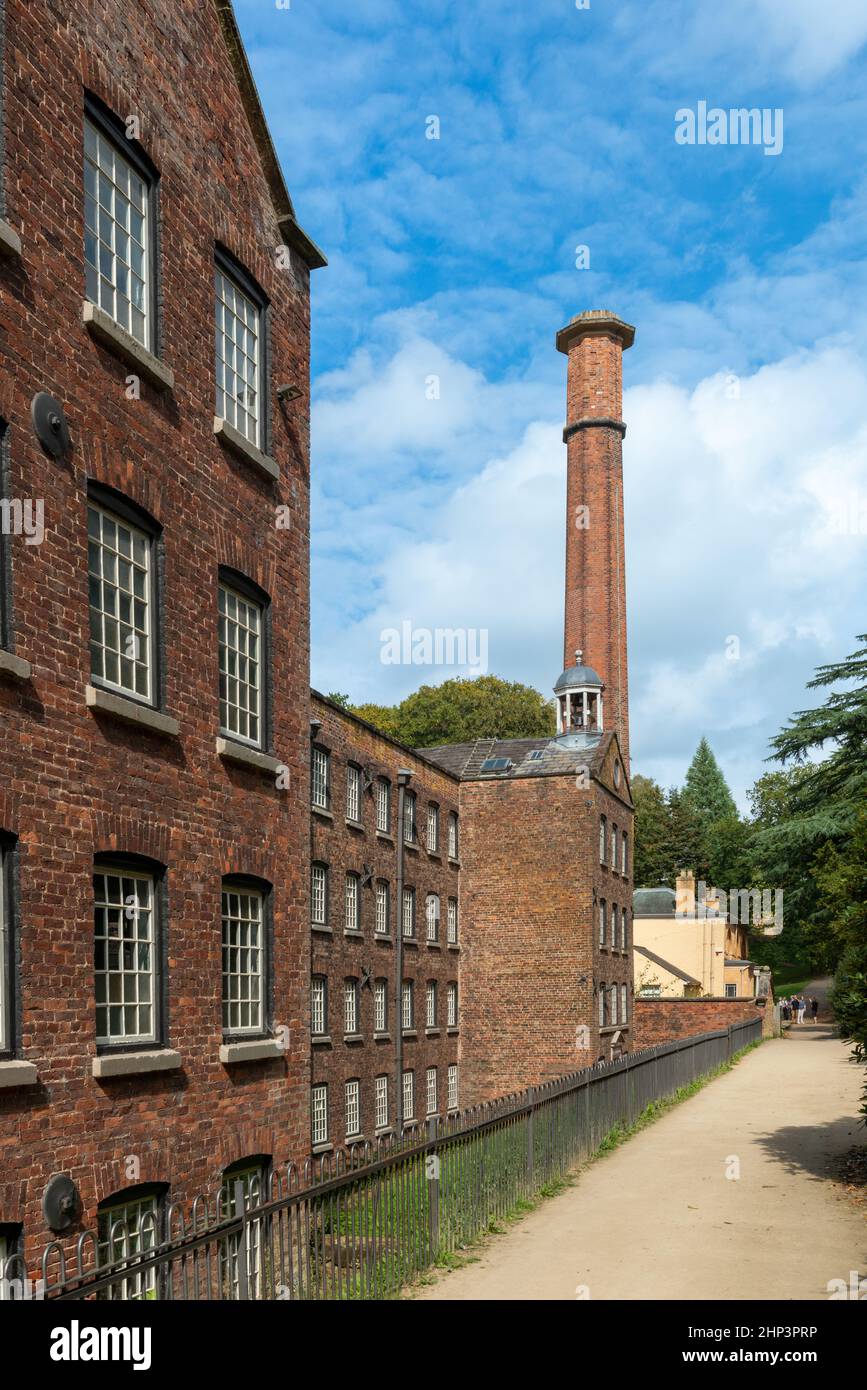 Vista degli edifici storici di Quarry Bank Mill, Styal, Cheshire Foto Stock