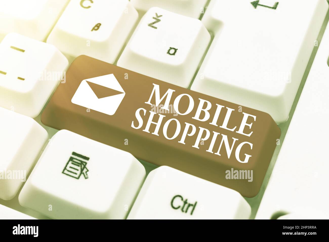 Scrittura a mano segno Mobile Shopping, concetto che significa Acquisto e vendita di beni e servizi tramite mobile Abstract presentare Ethical Hacker, digitando Foto Stock