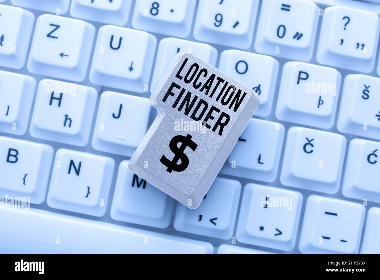 Ispirazione mostrando segno localizzazione Finder, parola scritto su Un servizio caratterizzato per trovare l'indirizzo di un luogo selezionato Abstract rispondendo a Messa Online Foto Stock