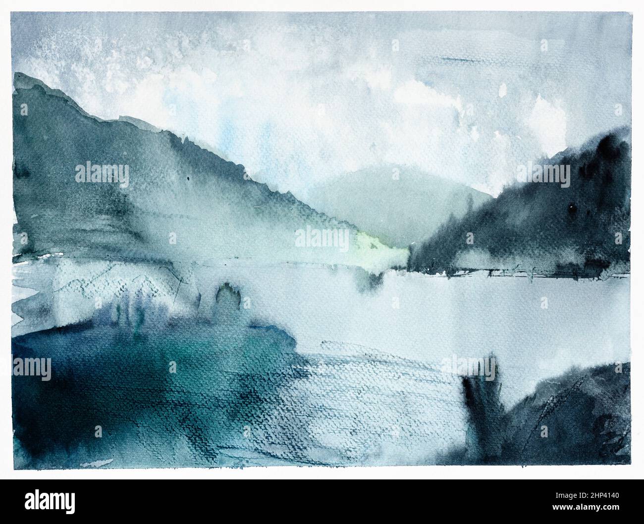 Vista del fiordo in Norvegia al crepuscolo estivo disegnata a mano da acquerelli su carta bianca testurizzata Foto Stock