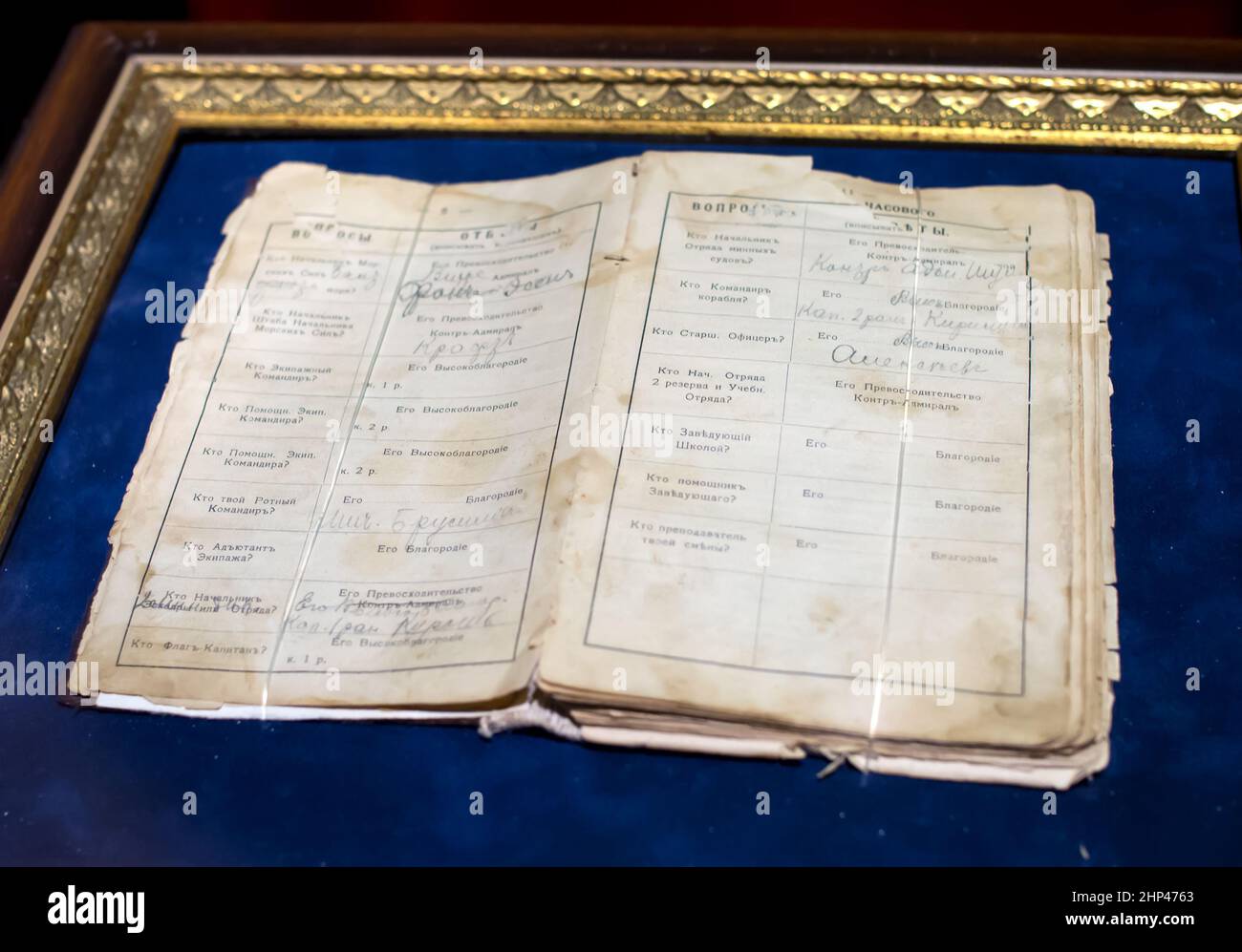 Sevastopol, Crimea - 19 settembre 2020: Libro di riferimento di V. B. Ershov del primo equipaggio navale, esposizione della batteria Mikhailovskaya, Sevastopol, Foto Stock