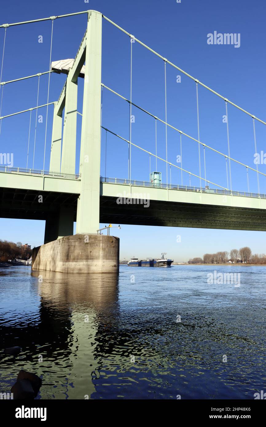 Autobahnbrücke Rodenkirchen über den Rhein, Nordrhein-Westfalen, Deutschland, Köln Foto Stock