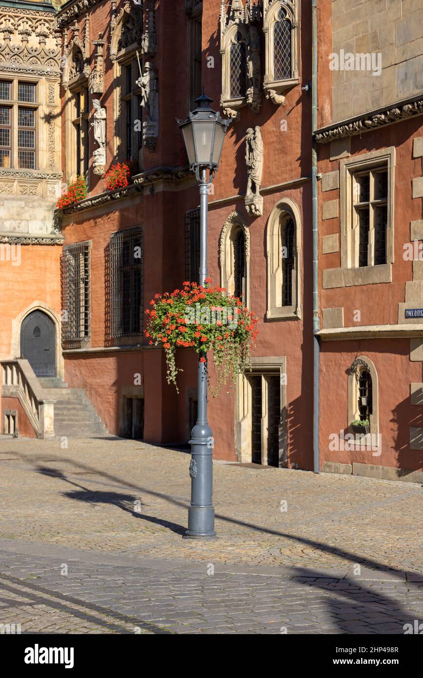 Gothic Wroclaw Vecchio Municipio sulla piazza del mercato, facciata, Wroclaw, Polonia. Fu costruita nel XIII secolo , uno dei principali punti di riferimento della città. Foto Stock