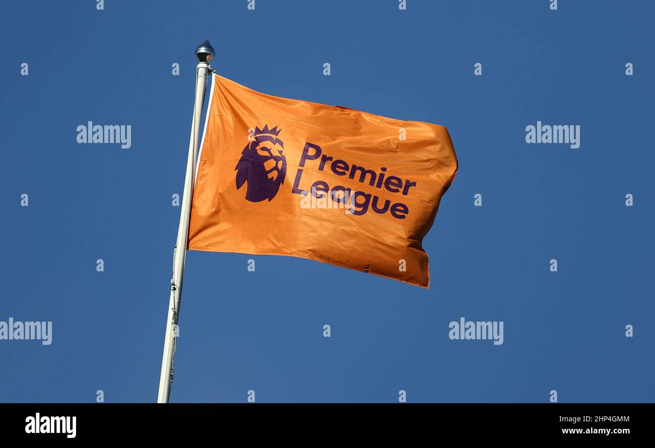 Foto di archivio datata 04-04-2021 di una bandiera con la cresta della Premier League. La Premier League ha riorganizzato sei delle sue partite rinviate e spostato le date di altre tre. L'appuntamento con Watford, originariamente previsto per il Boxing Day, si svolgerà giovedì 10 marzo e, di conseguenza, lo scontro di Wanderers a Everton è stato riportato un giorno a domenica 13 marzo. Data di emissione: Venerdì 18 febbraio 2022. Foto Stock Foto di archivio datata 04-04-2021 di una bandiera con la cresta della Premier League. La Premier League ha riorganizzato sei delle sue partite rinviate e spostato le date di altre tre. L'appuntamento con Watford, originariamente previsto per il Boxing Day, si svolgerà giovedì 10 marzo e, di conseguenza, lo scontro di Wanderers a Everton è stato riportato un giorno a domenica 13 marzo. Data di emissione: Venerdì 18 febbraio 2022. Foto Stock