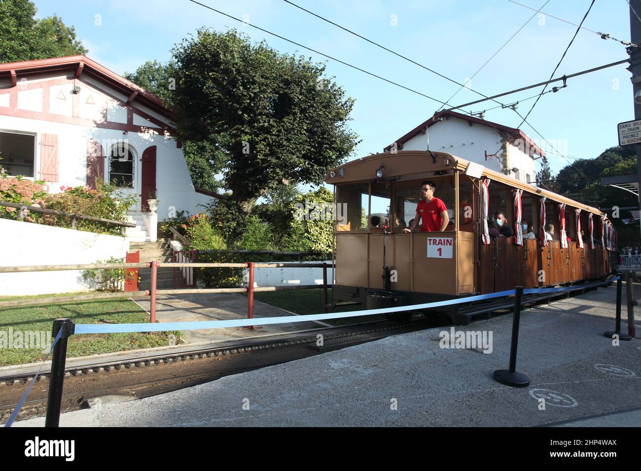 'La Petit Train de la Rhune' il treno che parte da col de Saint-Ignace, la Rhune, Sare, Pays Basque, Pirenei Atlantici, Francia Foto Stock