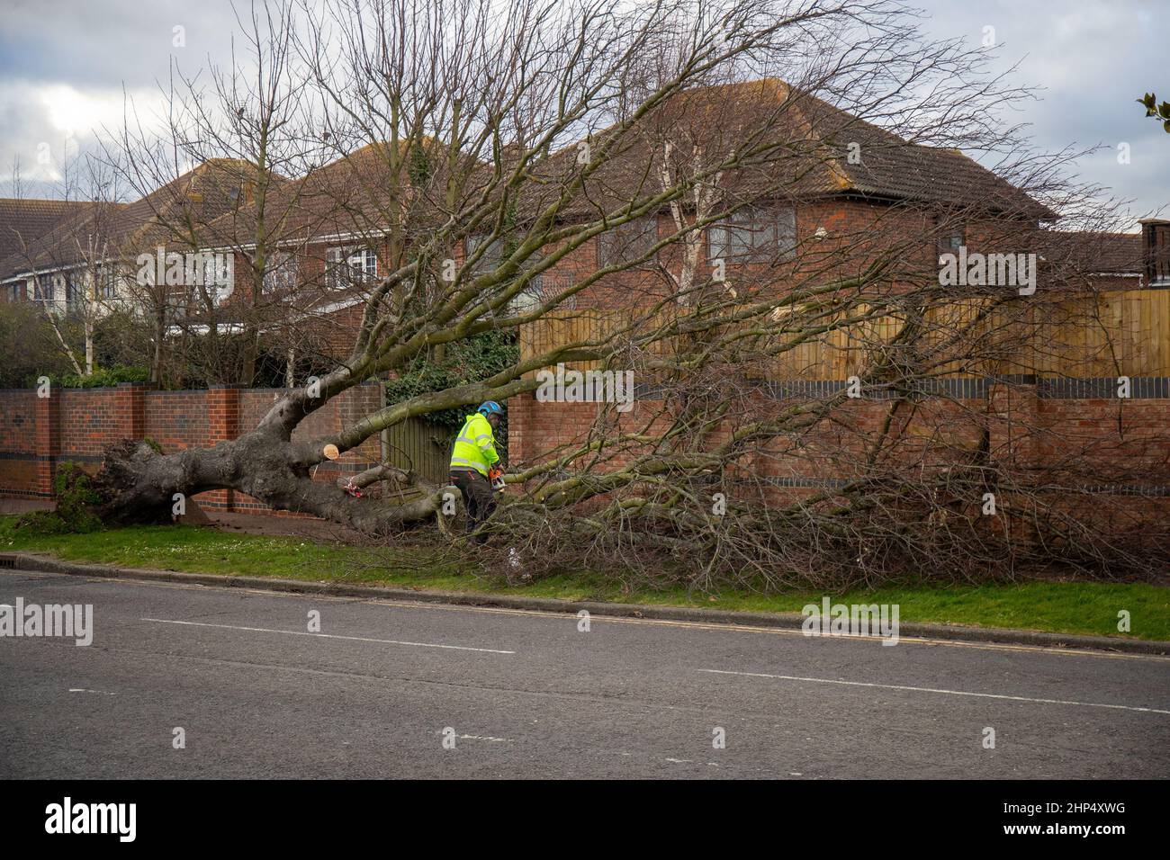 SOUTHEND, ESSEX, FEBBRAIO 18 2022, Storm Eunice colpisce l'est dell'Inghilterra, il Met Office ha emesso due rari avvertimenti rossi come il Regno Unito è colpito da pioggia, neve e record-breaking 122 mph venti durante la tempesta peggiore per 30 anni. Credit: Lucy North/Alamy Live News Foto Stock