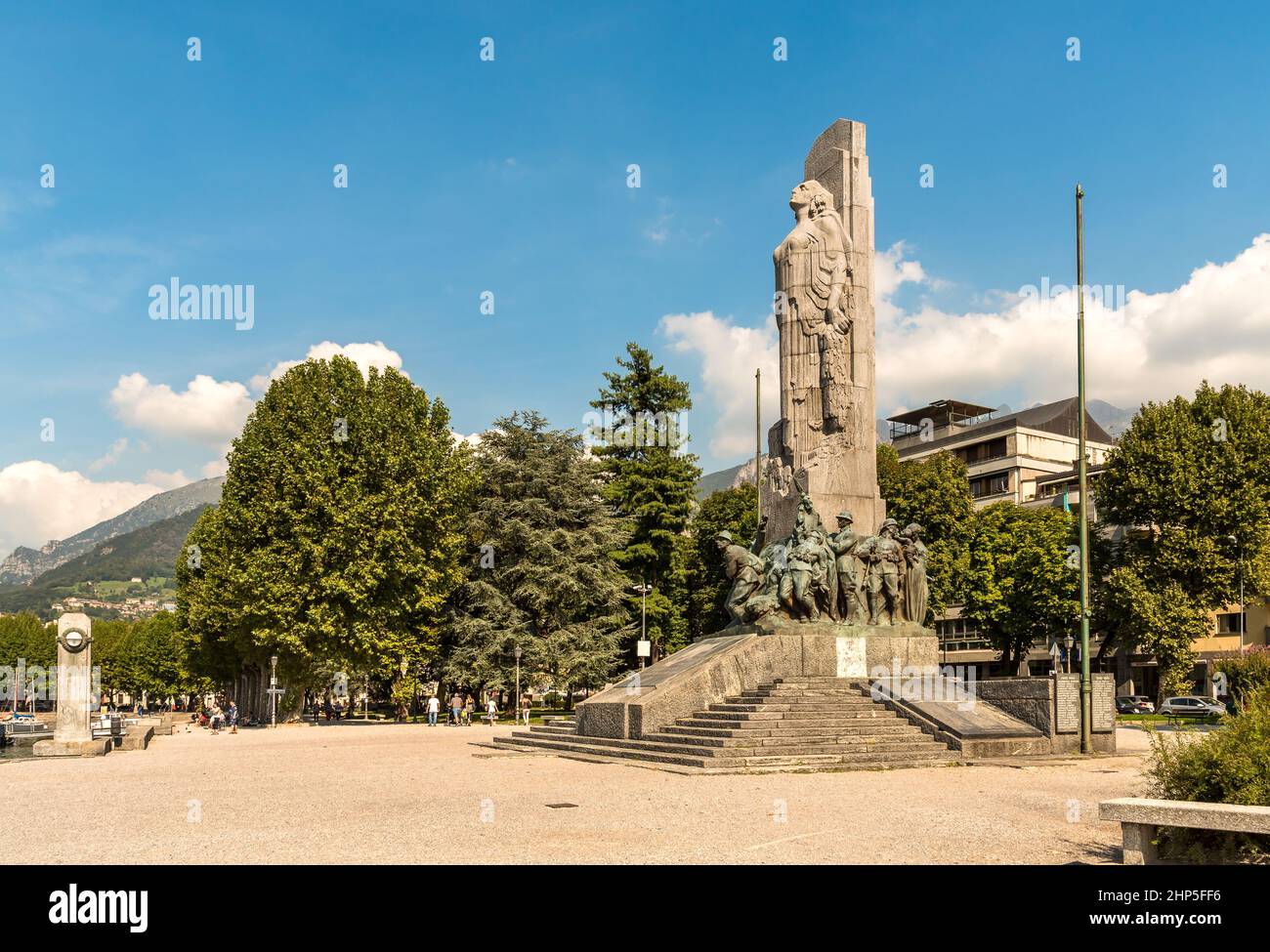 Il Monumento ai caduti sul lago di Lecco, Lombardia, Italia Foto Stock