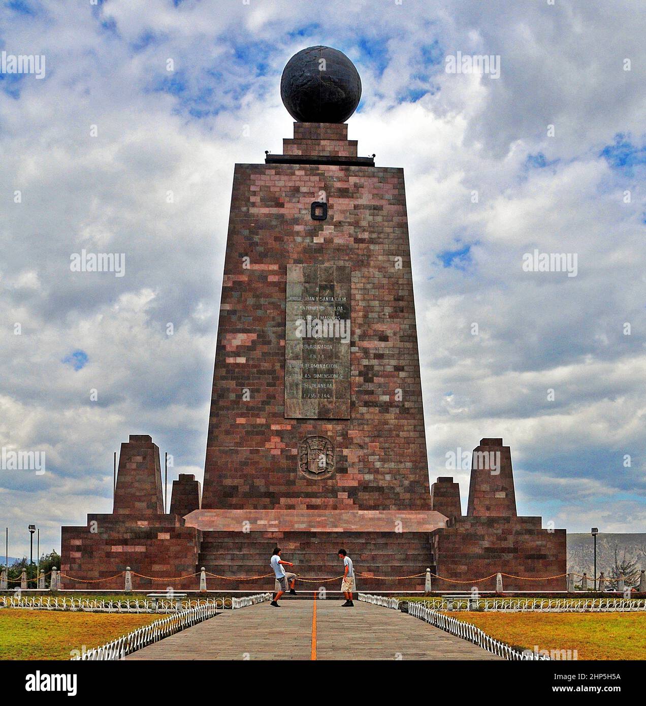 Ciudad Mitad del Mundo, monumento all'Equatore , parrocchia di San Antonio, Quito, Ecuador Foto Stock