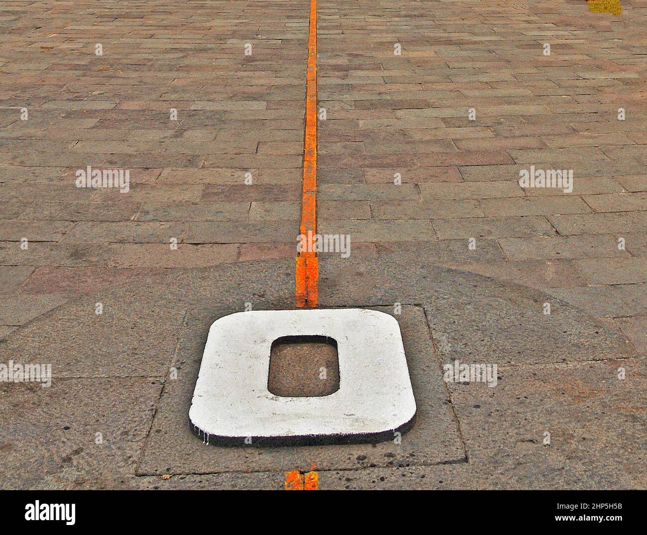 Ciudad Mitad del Mundo, monumento all'Equatore , parrocchia di San Antonio, Quito, Ecuador Foto Stock