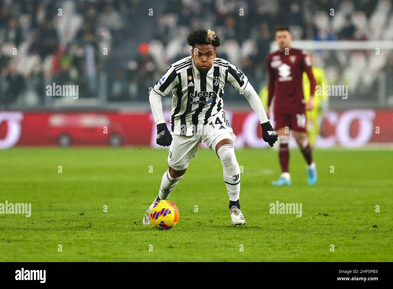 TORINO, ITALIA. FEBBRAIO 18, 2022. Weston McKennie del Juventus FC durante la partita tra Juventus FC e Torino FC il 18 febbraio 2022 allo Stadio Allianz di Torino. Risultato finale: 1-1. Credit: Massimiliano Ferraro/Medialys Images/Alamy Live News Foto Stock