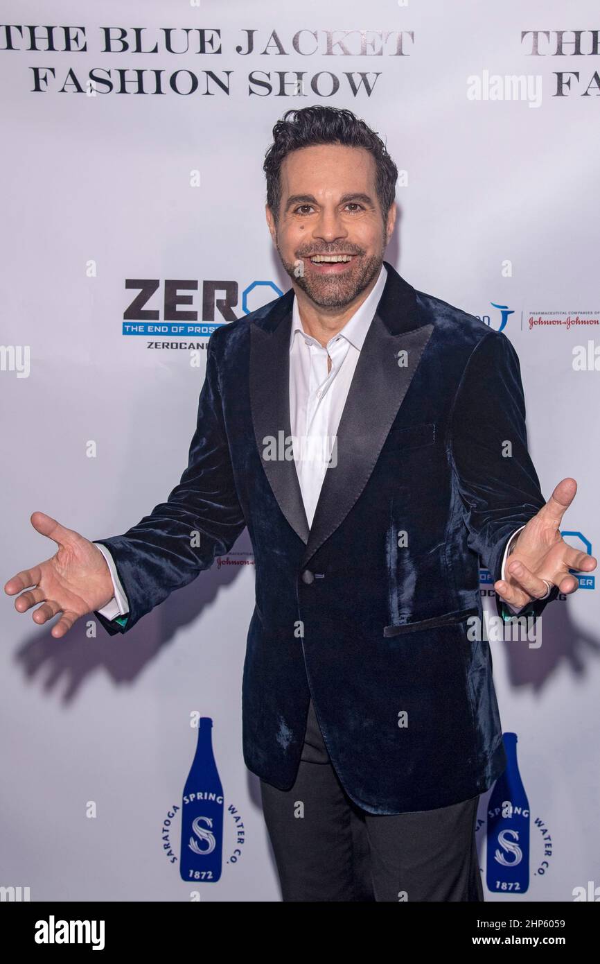 New York, Stati Uniti. 17th Feb 2022. Mario Cantone partecipa al Sesto Salone annuale della Moda Blue Jacket presso i Moonlight Studios. Credit: SOPA Images Limited/Alamy Live News Foto Stock