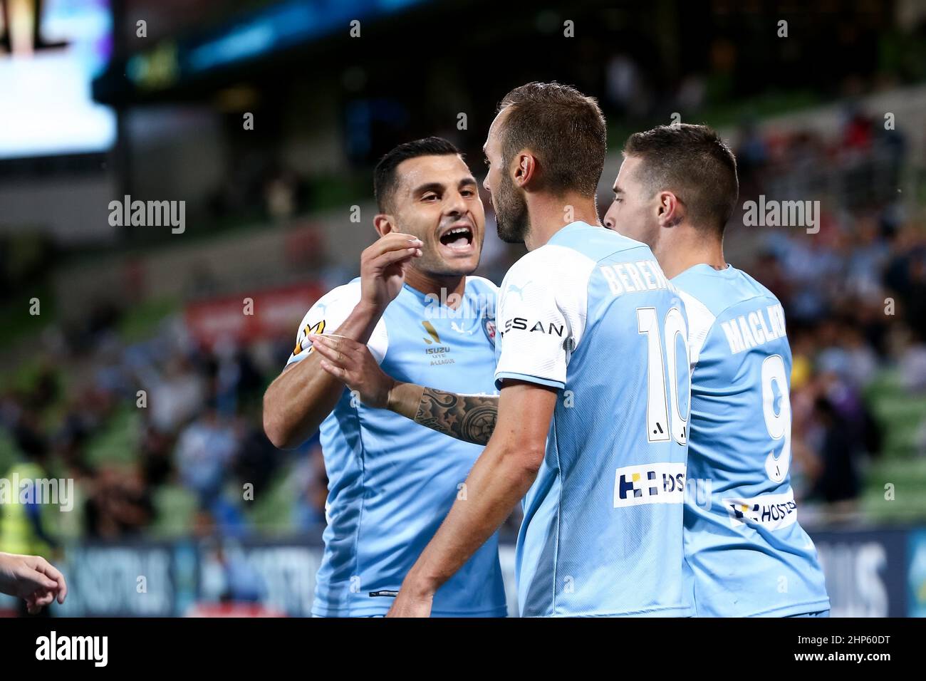 Melbourne, Australia, 18 febbraio 2022. Jamie Maclaren del Melbourne City FC festeggia il calciamento di un gol durante la partita di calcio A-League tra il Melbourne City FC e Newcastle Jets all'AAMI Park il 18 febbraio 2022 a Melbourne, Australia. Credit: Dave Hewison/Speed Media/Alamy Live News Foto Stock