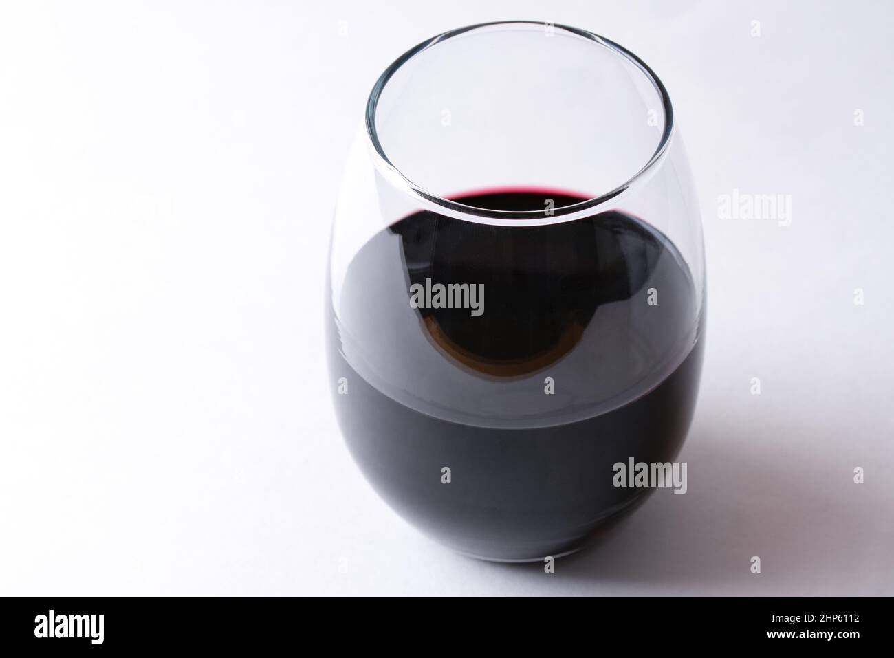 Bicchiere Da Vino Rosso Isolato Vintage Inciso Disegnato A Mano Vecchio Gm647700976 117665949