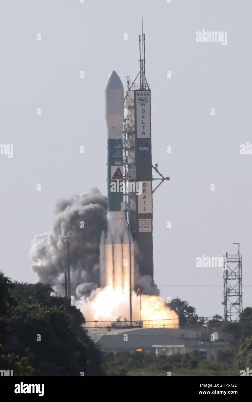Il razzo United Launch Alliance Delta II Heavy si è alzato alle 9:08 del mattino EDT 10 2011 settembre dallo Space Launch Complex 17B sulla Stazione dell'Aeronautica militare di Cape Canaveral in Florida Foto Stock