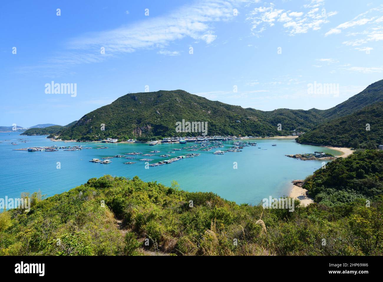 Una vista di Pichic Bay e Sok Kwu WAN nell'isola di Lamma, Hong Kong. Foto Stock