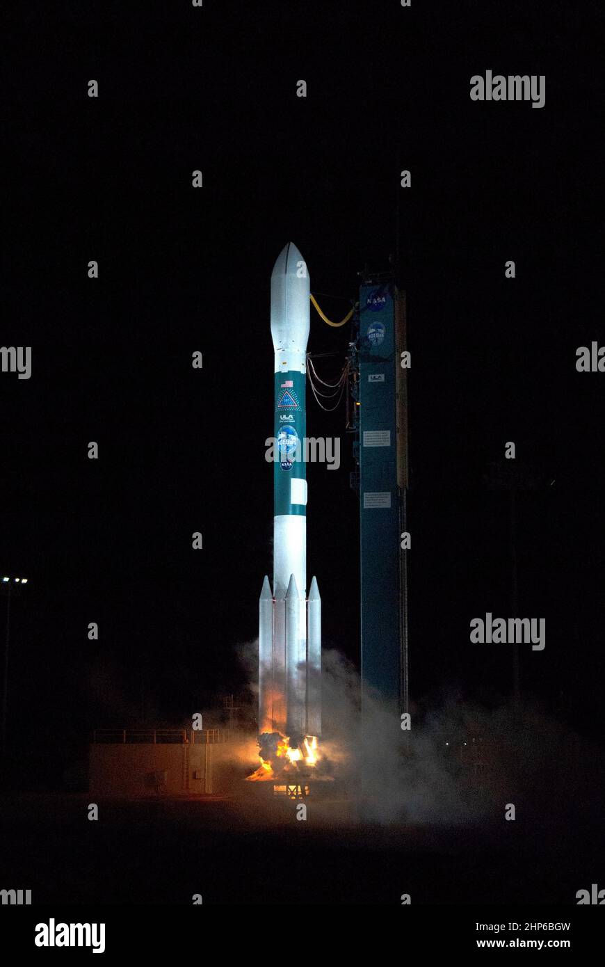 Il lancio finale del razzo United Alliance Delta II si alza dallo Space Launch Complex 2 alla base dell'aeronautica militare Vandenberg in California, il 15 settembre 2018, portando il satellite-2 della NASA su ghiaccio, nuvola e terra (ICESAT-2). Il liftoff è stato alle 9:02 EDT (6:02 PDT) Foto Stock