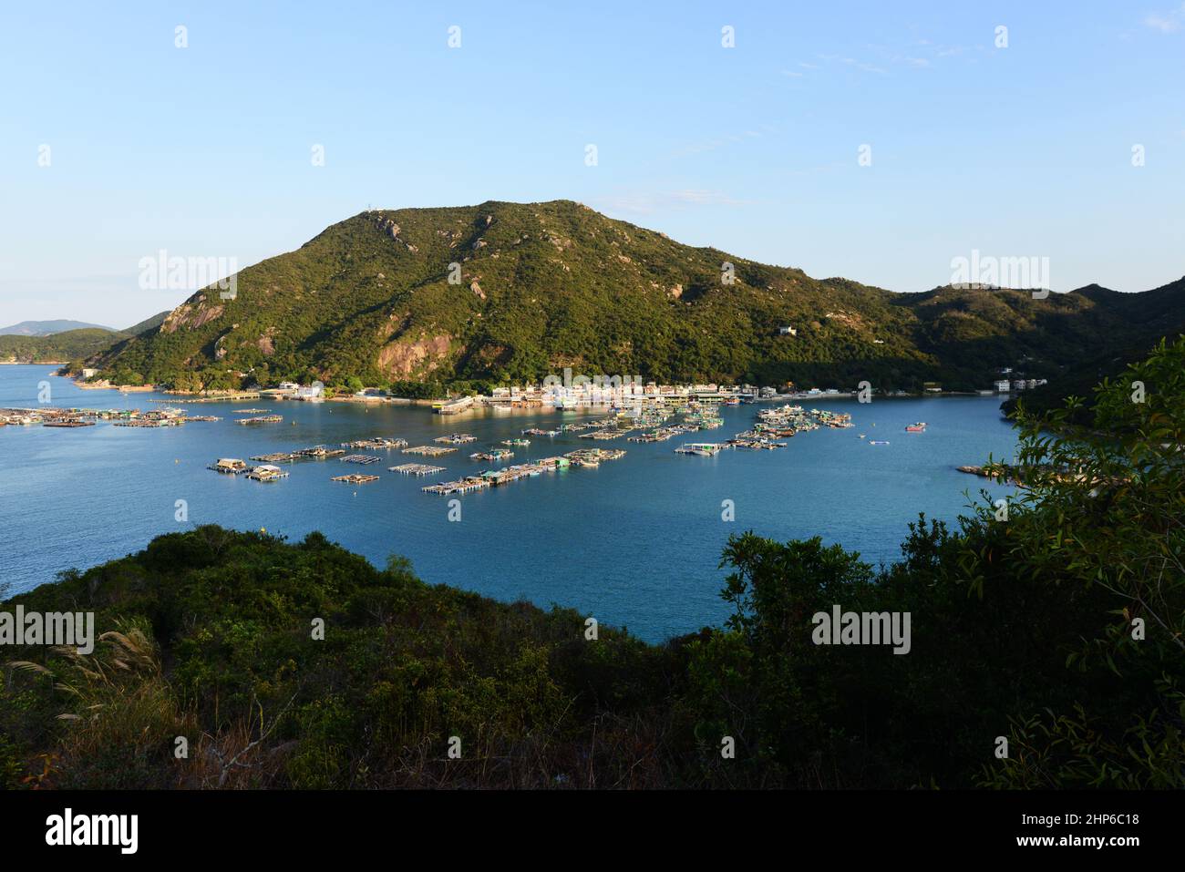 Una vista di Pichic Bay e Sok Kwu WAN nell'isola di Lamma, Hong Kong. Foto Stock