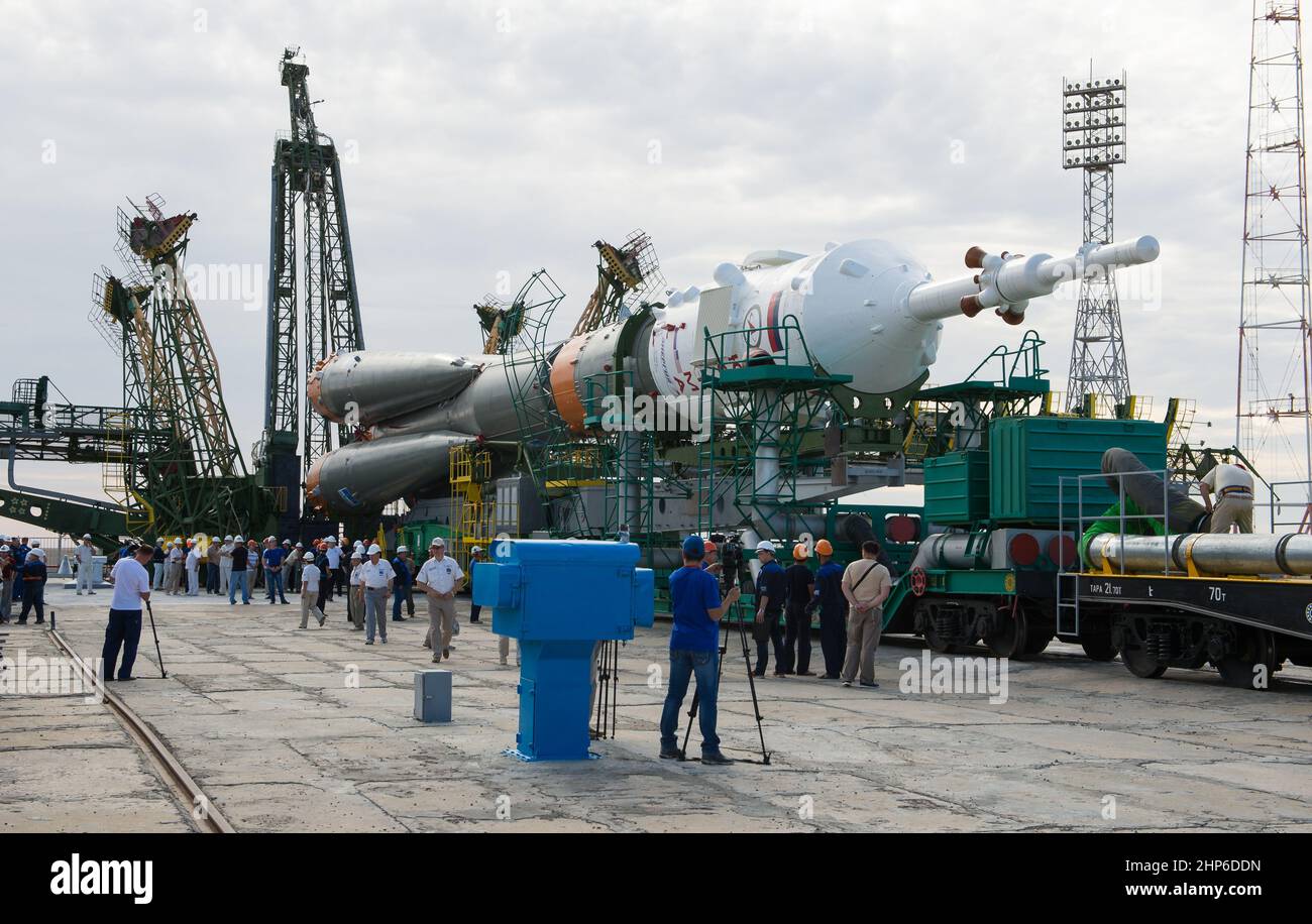 La navicella spaziale Soyuz TMA-17M viene lanciata sul trampolino di lancio in treno lunedì 20 luglio 2015 presso la Cimmodrome di Baikonur in Kazakhstan. Foto Stock