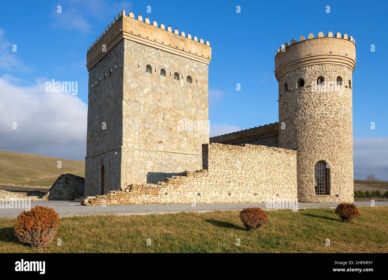 L'antica fortezza della città di Shamakhi, mattina soleggiata. Azerbaigian Foto Stock