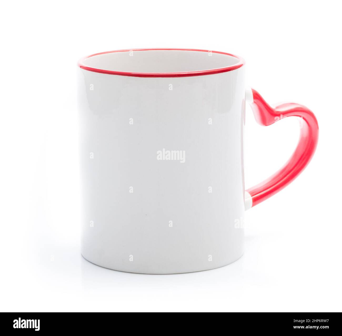 Tazza bianca con manico rosso a forma di cuore Foto Stock
