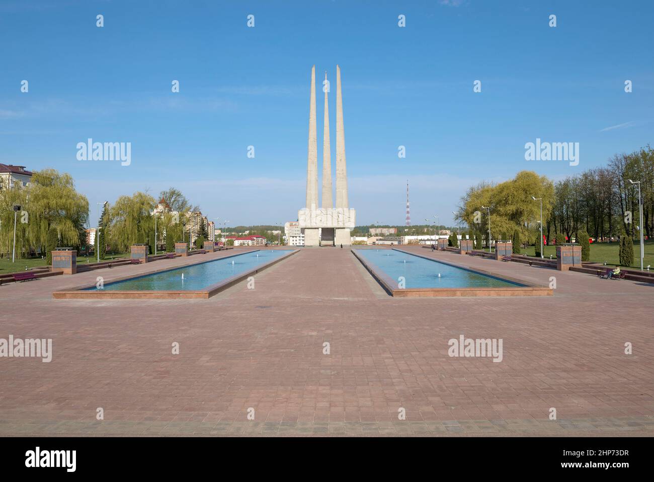 VITEBSK, BIELORUSSIA - 02 MAGGIO 2019: Vista del complesso commemorativo "tre baionette" in memoria dell'impresa del popolo sovietico nella Grande Guerra Patriottica Foto Stock