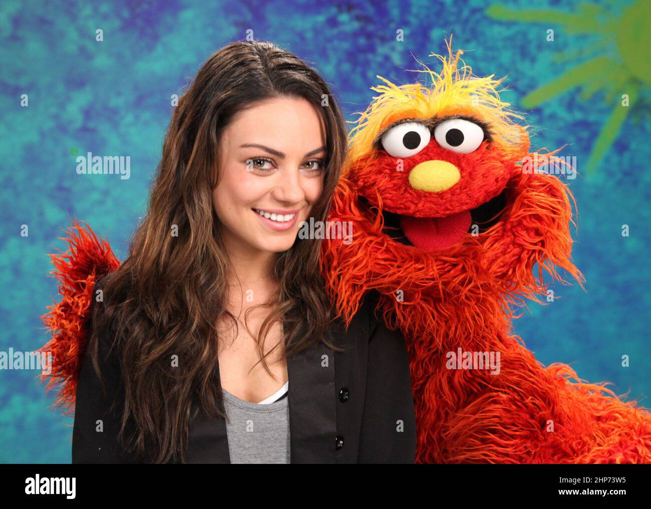 MILA KUNIS in SESAME STREET (1969), diretto da JIM HENSON e JON STONE. stagione 42nd. Credito: Seminario / BORSA per la televisione dei bambini, JESSE / Album Foto Stock