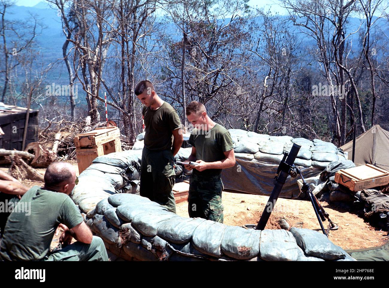 Vietnam War Photos: Religious Service, LZ Rattlesnake, maggio 1969 - PD foto per gentile concessione di USMC Foto Stock