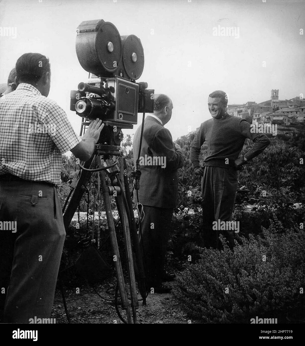 Foto di Alfred Hitchcock & Cary Grant scattata per un film per catturare un ladro (1955) Foto Stock