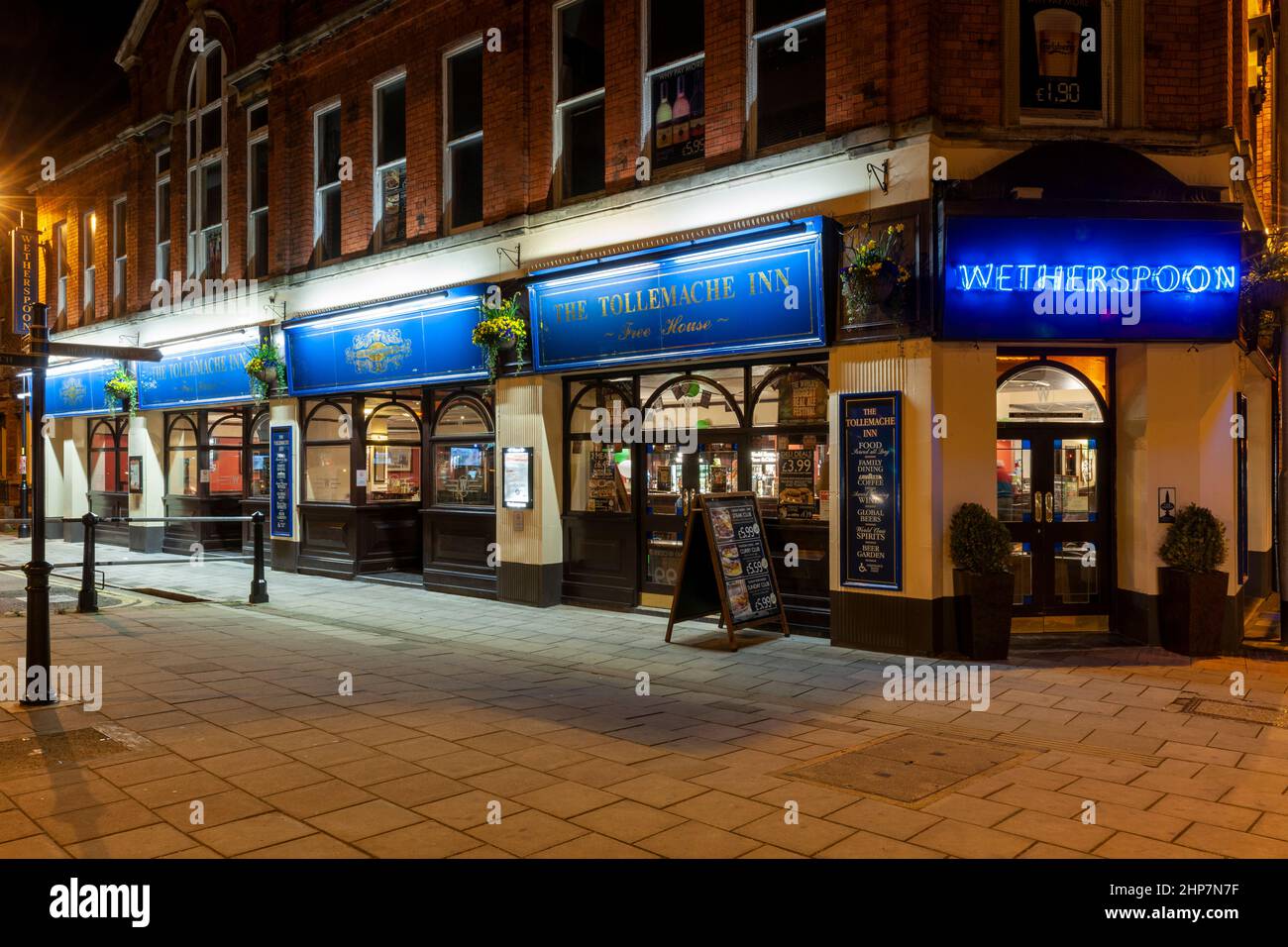 The Tollemache Inn - una casa pubblica JD Wetherspoon - St peter's Hill, Grantham, Lincolnshire, Inghilterra, Regno Unito. Foto Stock