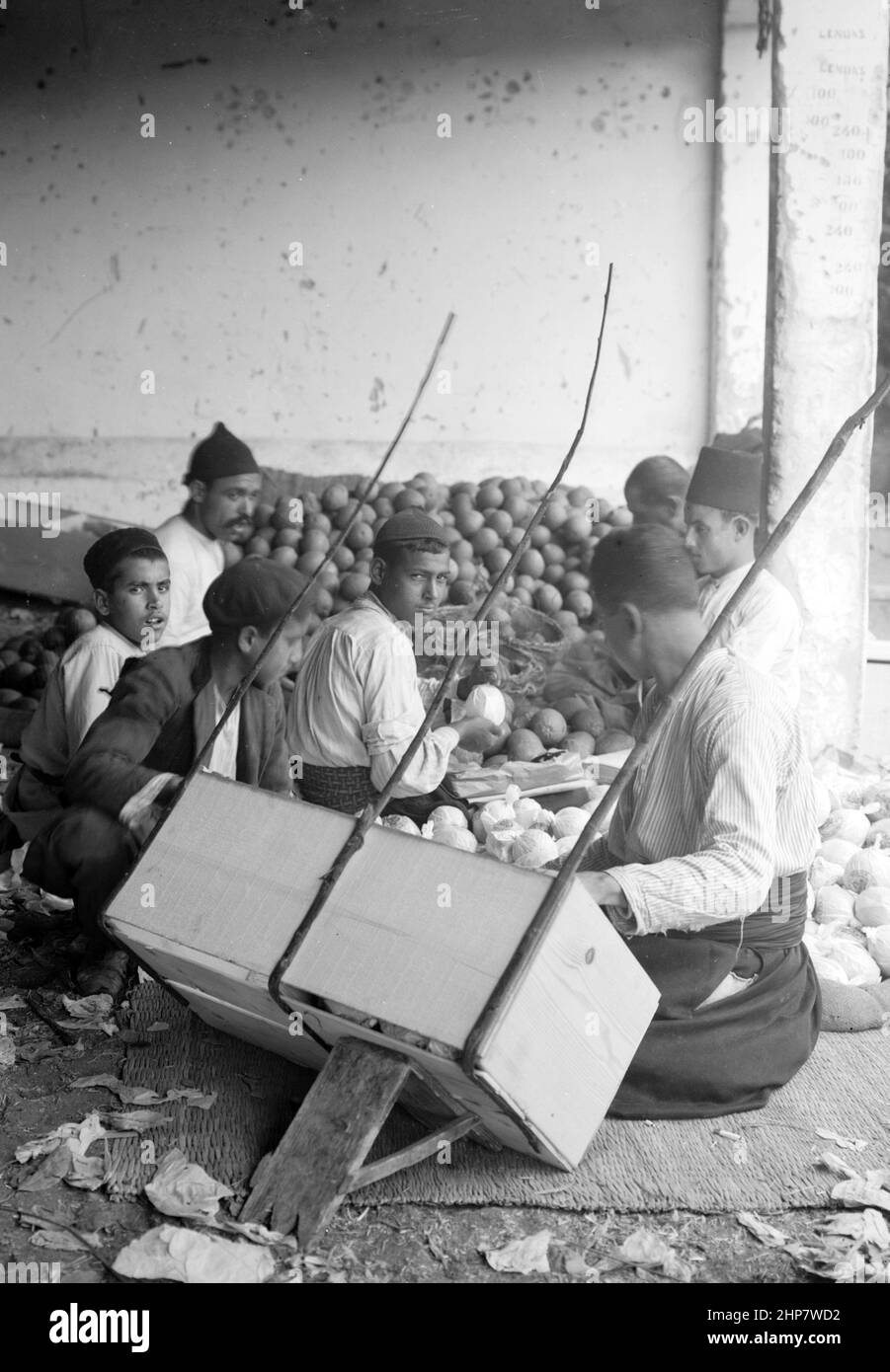 Medio Oriente Storia: Imballaggio ed esportazione arance luogo: Israele ca. Tra il 1898 e il 1946 Foto Stock