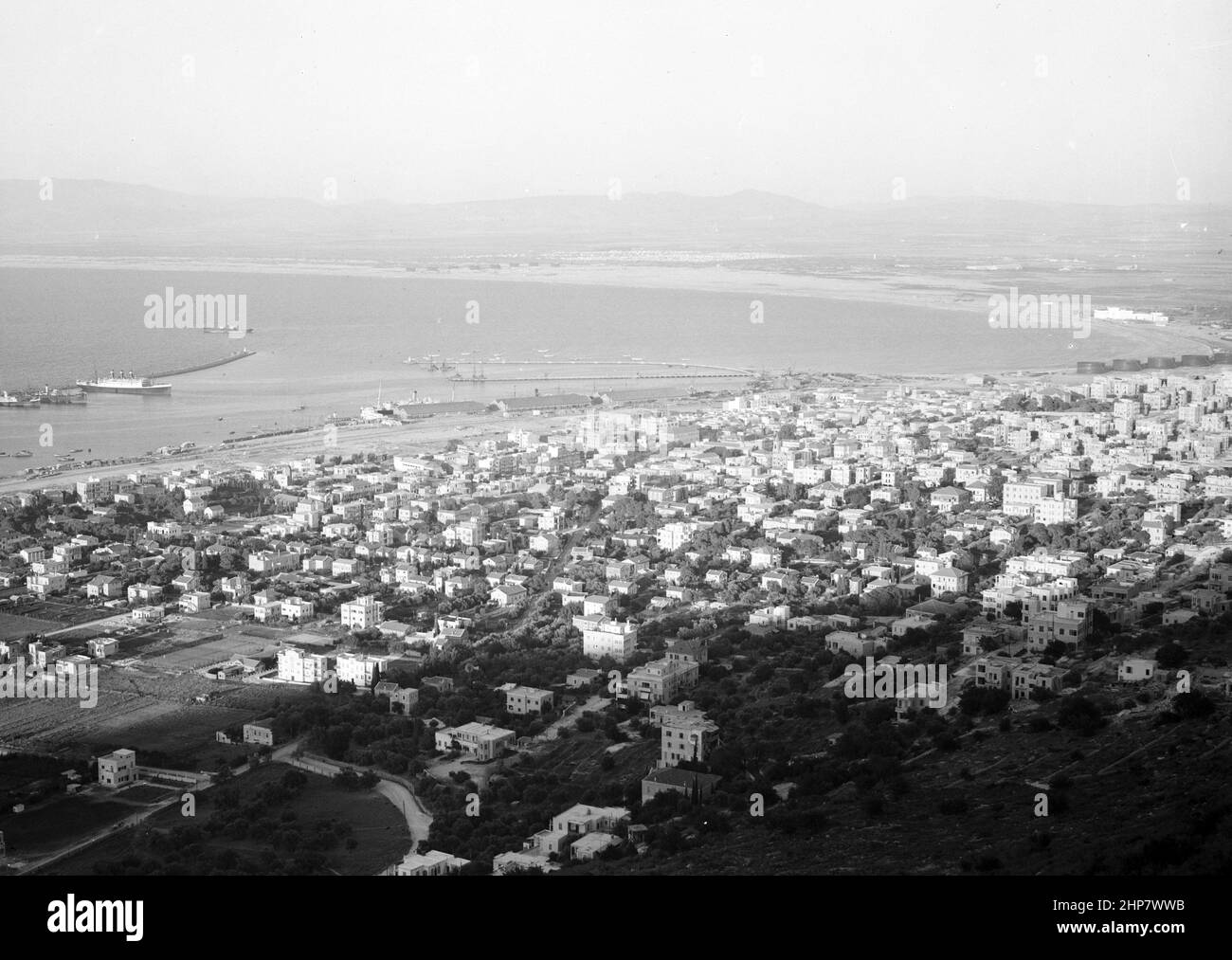 Medio Oriente Storia: Veduta aerea di Haifa Località: Israele--Haifa ca. Tra il 1898 e il 1946 Foto Stock