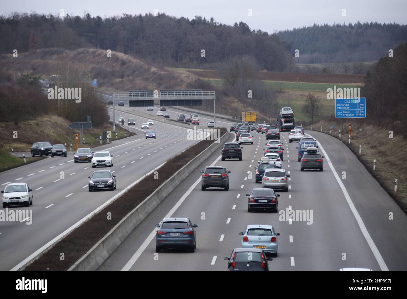 Vista sull'autostrada federale a 8 vicino a Rutesheim Foto Stock