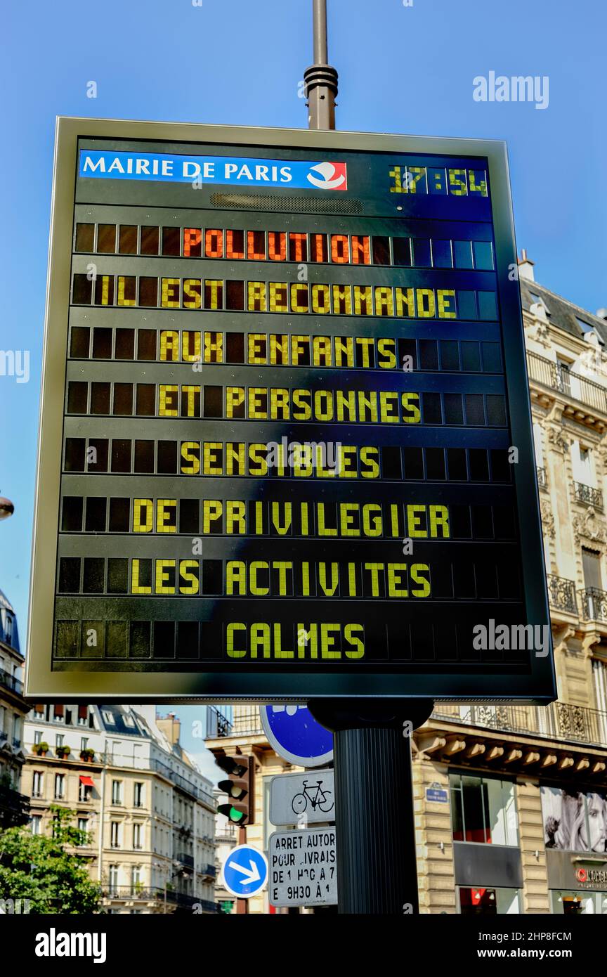 Parigi, Francia, dettaglio, Panneaux lumineux information, Mairie de Paris, Rapporto sull'inquinamento Foto Stock