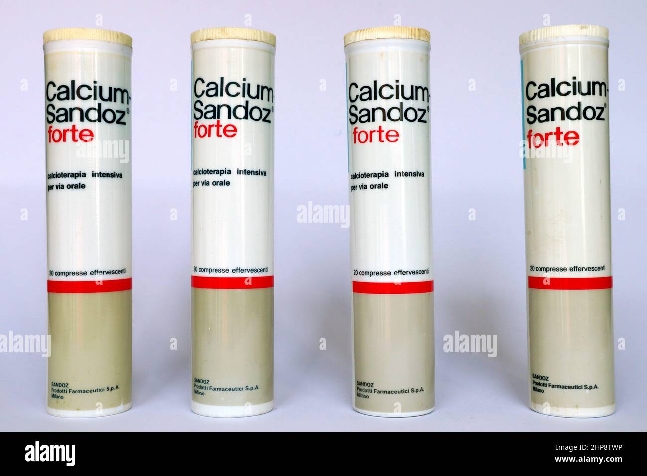 Vintage 1984 CALCIUM-SANDOZ compresse effervescenti medicinale per il  trattamento dell'osteoporosi. SANDOZ S.p.A. - Milano (Italia Foto stock -  Alamy