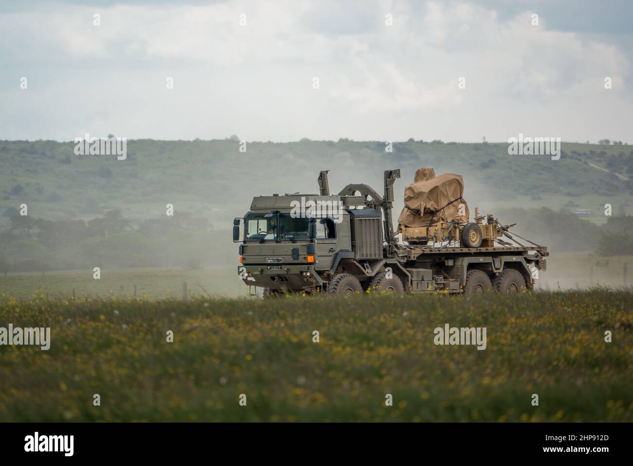 Esercito britannico MAN HX77 SV 8x8 EPLS Heavy Utility Truck in azione su un esercizio militare Foto Stock