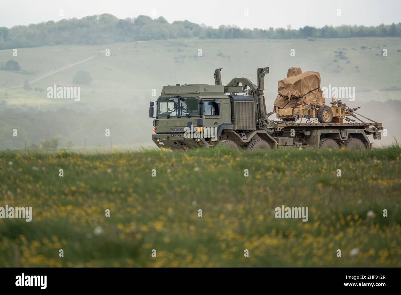 Esercito britannico MAN HX77 SV 8x8 EPLS Heavy Utility Truck in azione su un esercizio militare Foto Stock
