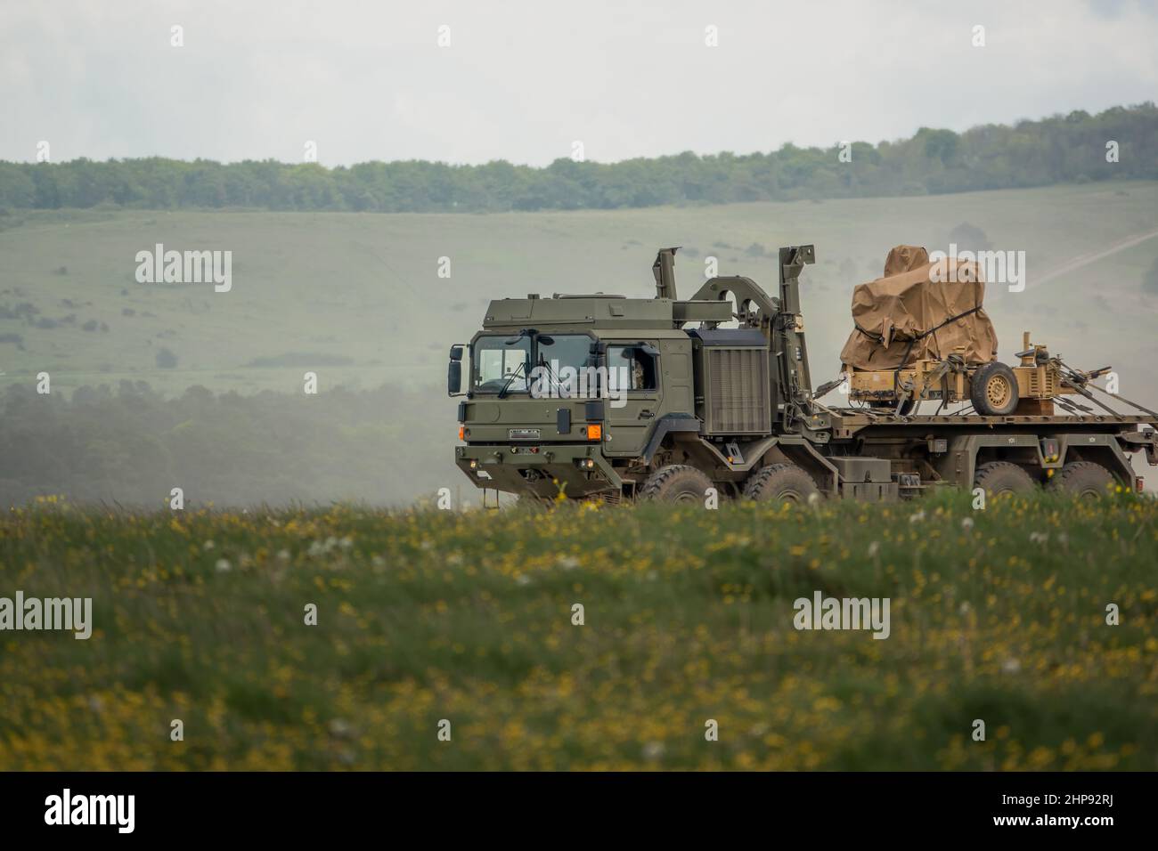 Esercito britannico MAN HX77 SV 8x8 EPLS Heavy Utility Truck in azione su un esercizio militare Foto Stock