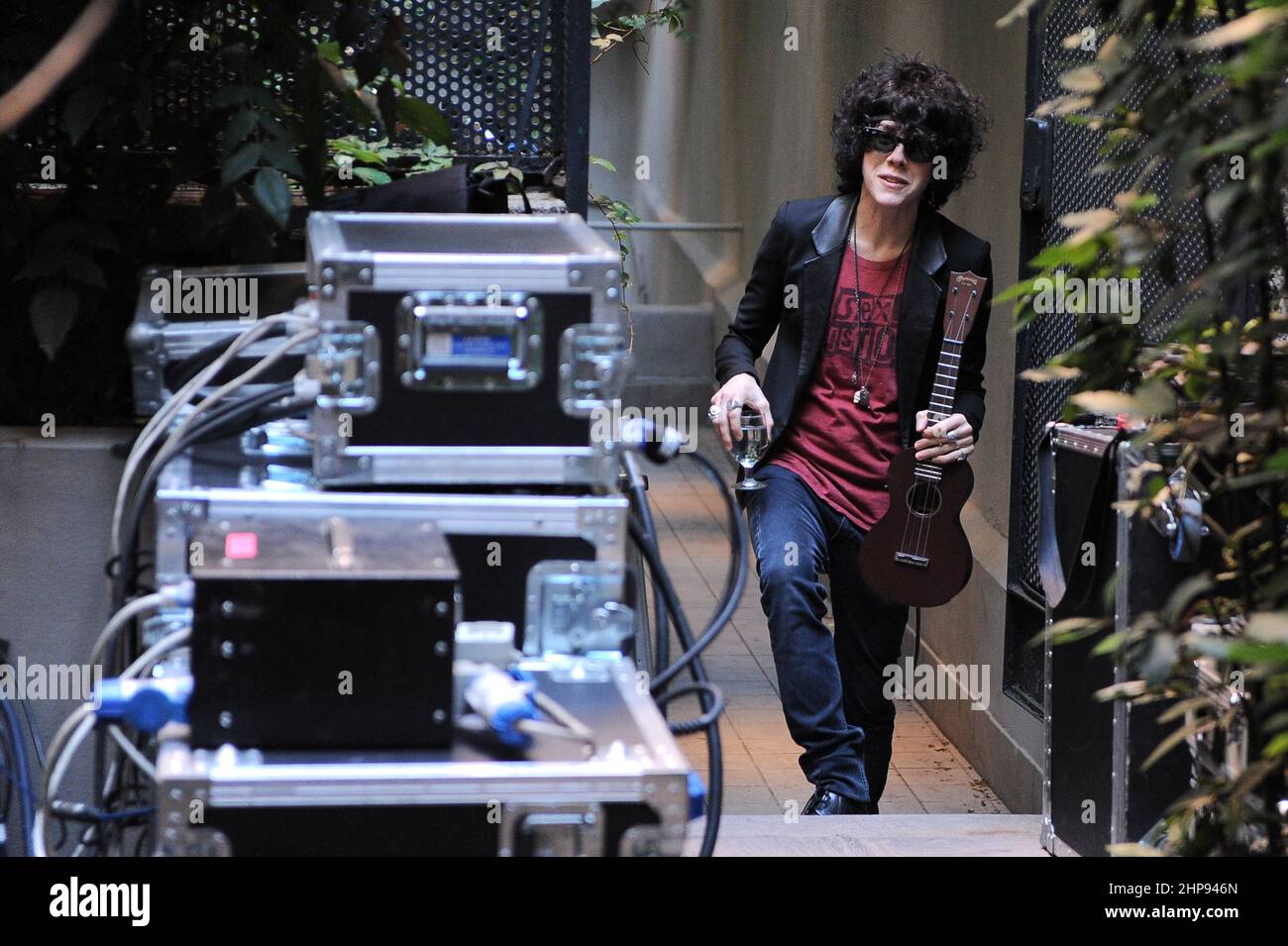 Milano Italia 2012-07-16: Vetrina dell'LP della cantante americana, Laura Pergolizzi, all'Hotel Manin Foto Stock