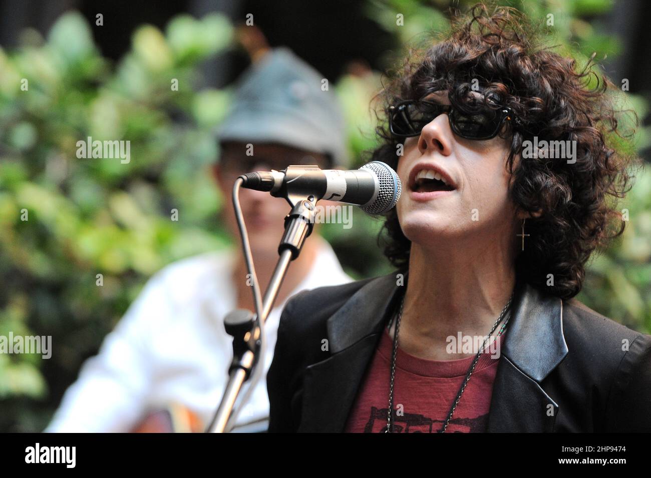 Milano Italia 2012-07-16: Vetrina dell'LP della cantante americana, Laura Pergolizzi, all'Hotel Manin Foto Stock