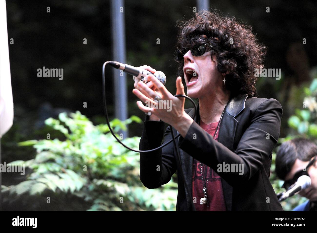 Milano Italia 2012-07-16: Vetrina dell'LP della cantante americana, Laura Pergolizzi, all'Hotel Manin Foto Stock