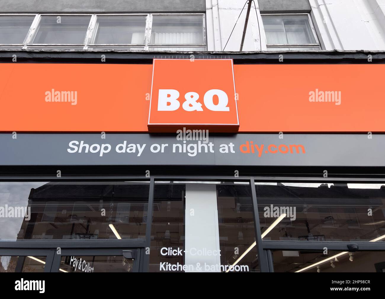 Londra UK - 9th dicembre 2022 - cartello B&Q. B&Q PLC è una multinazionale britannica di vendita al dettaglio fai da te e miglioramento casa Foto Stock