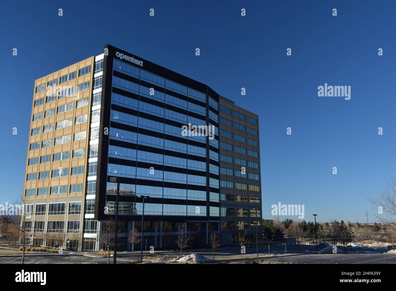 BROOMFIELD, CO, USA - 19 febbraio 2022: Uffici Broomfield di OpenText, una società di software per la gestione delle informazioni aziendali con sede in Ontario, C. Foto Stock