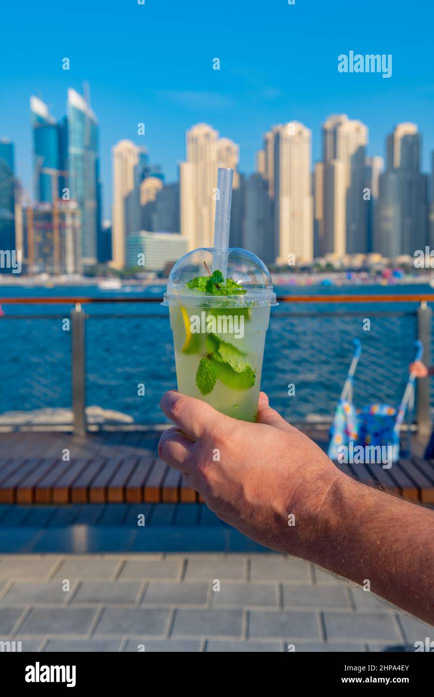 con limone freddo bere mojito molto delizioso Foto Stock