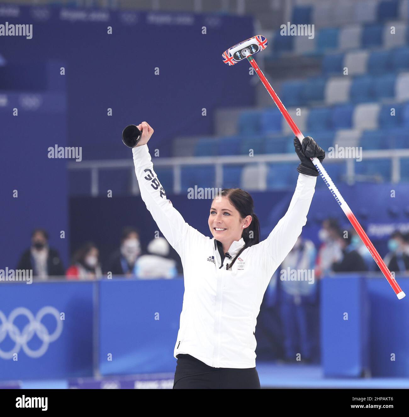 Pechino, Cina. 20th Feb 2022. Eve Muirhead di Gran Bretagna celebra dopo la medaglia d'oro delle donne curling di Pechino 2022 Olimpiadi invernali tra Giappone e Gran Bretagna al National Aquatics Center di Pechino, capitale della Cina, 20 febbraio 2022. Credit: Wang Jingqiang/Xinhua/Alamy Live News Foto Stock