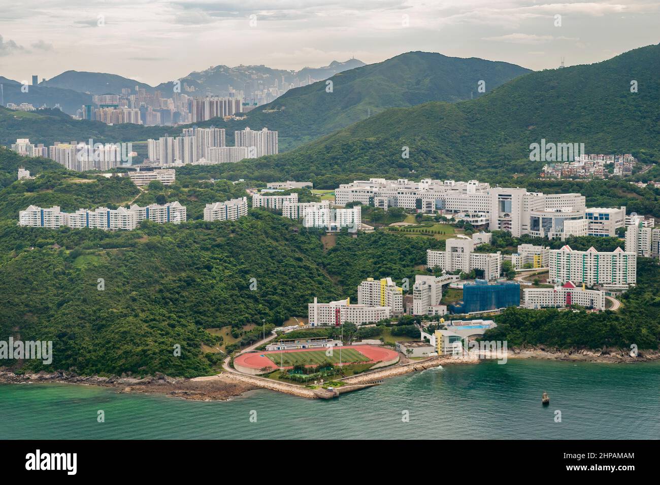 Antenna della Hong Kong University of Science and Technology, gli alti sviluppi residenziali di Kowloon, e Hong Kong Island in retro, 2008 Foto Stock