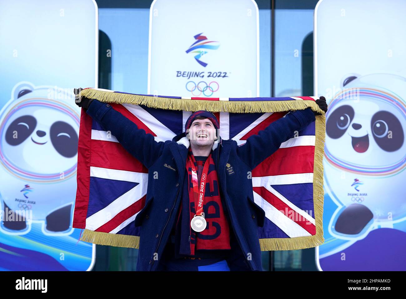 Bruce Mouat della Gran Bretagna, che è stato scelto come flagbearer nella cerimonia di chiusura delle Olimpiadi invernali di Pechino, pone per le fotografie fuori dal National Sliding Center in Cina. Data foto: Domenica 20 febbraio 2022. Foto Stock