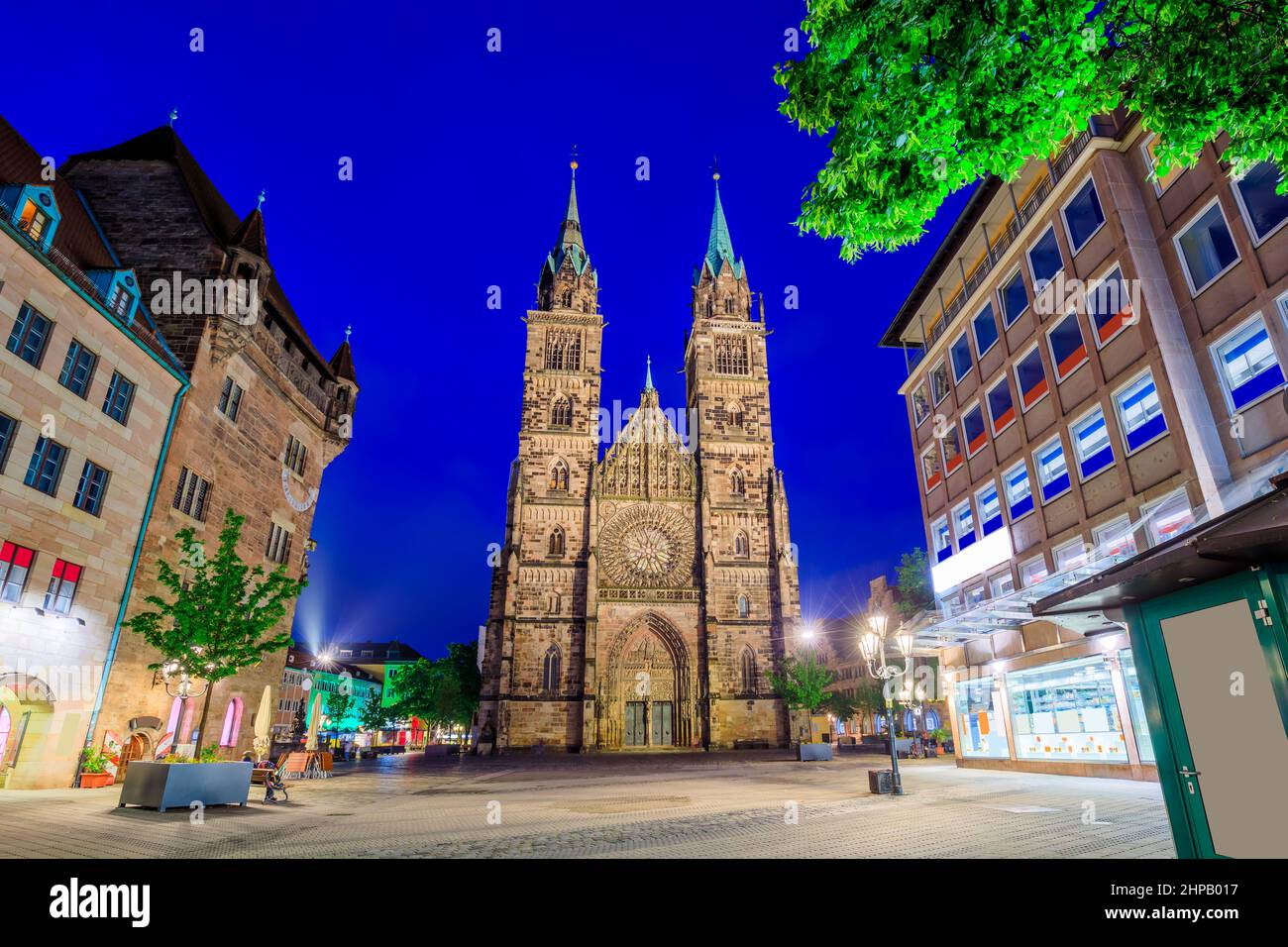 Norimberga, Germania. Chiesa medievale di San Lorenzo (Lorenzkirche) nel centro storico. Foto Stock