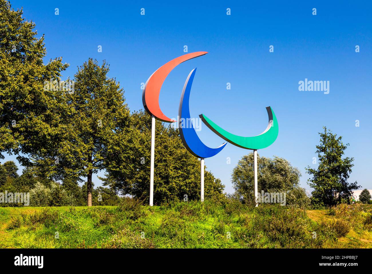 Logo Paralympics Agitos di Eastcross Bridge nel Queen Elizabeth Olympic Park, Stratford, East London, Inghilterra, Regno Unito Foto Stock