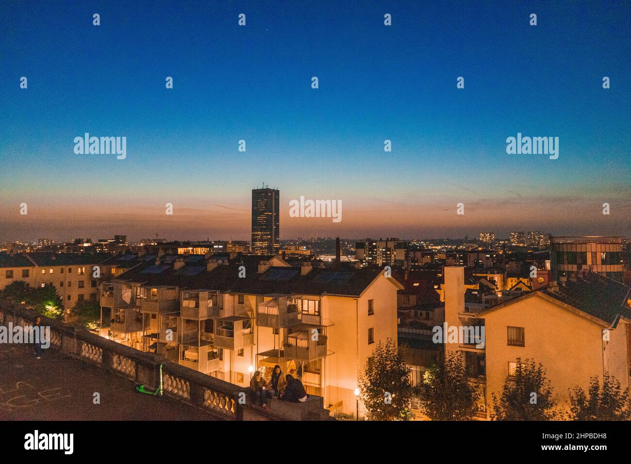 Vista sulla città di Bruxelles al tramonto, in Belgio. Punto di vista in piazza Poelaert Foto Stock